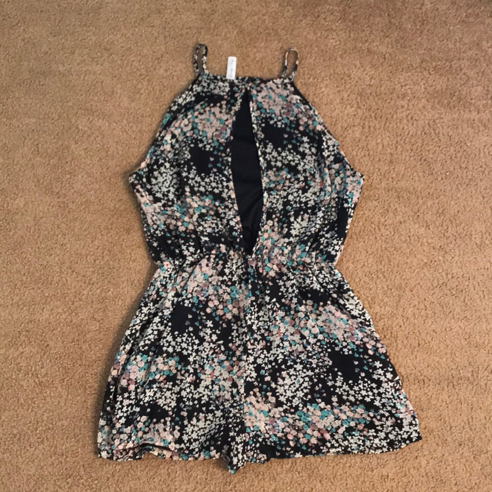 Flower-pattern Romper - Picture 3 of 3